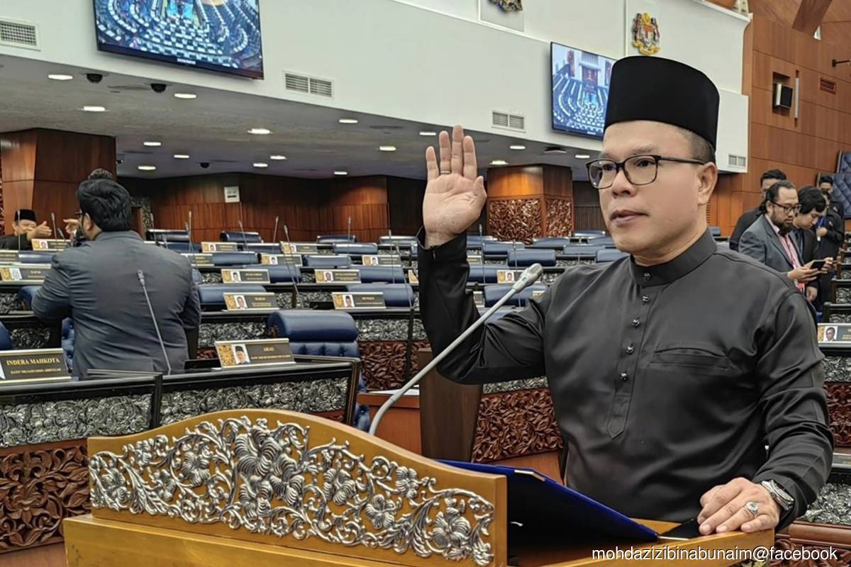 Gua Musang MP Denies Allegations Of Coercion In Declaring Support For