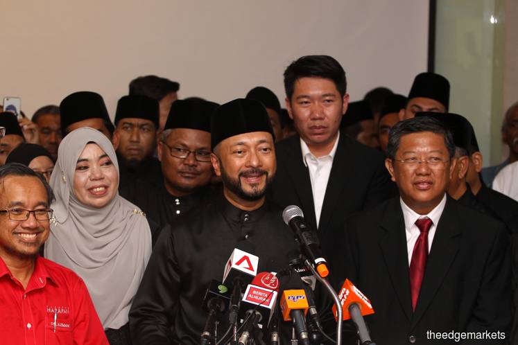 Mukhriz returns as Kedah Menteri Besar
