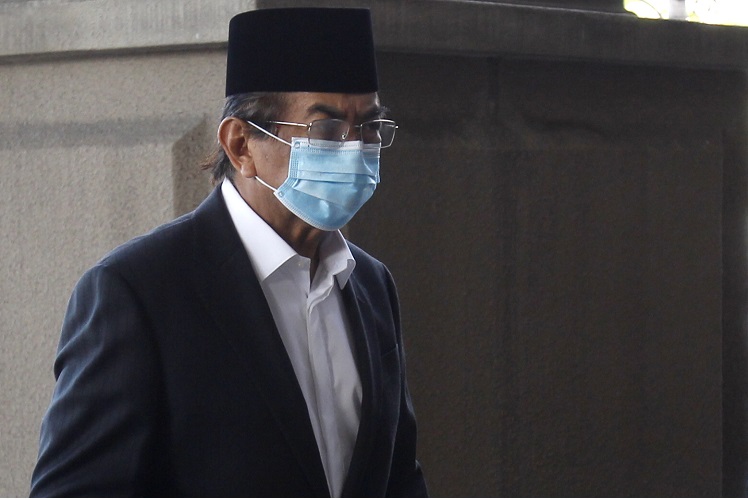 Prosecution drops all charges against Musa Aman; judge grants acquittals