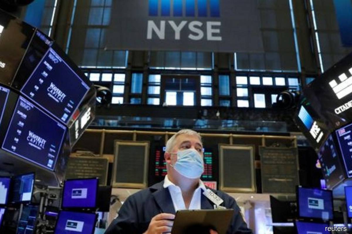 Wall Street rises on J&J, Big Tech boost