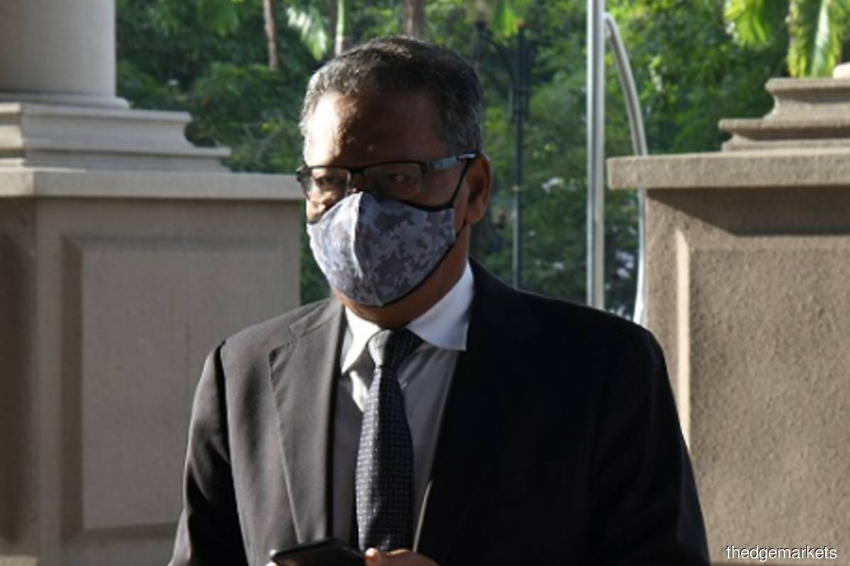 Tan Sri Mohamad Apandi Ali at the High Court today (Photo by Mohd Izwan Mohd Nazam/The Edge)