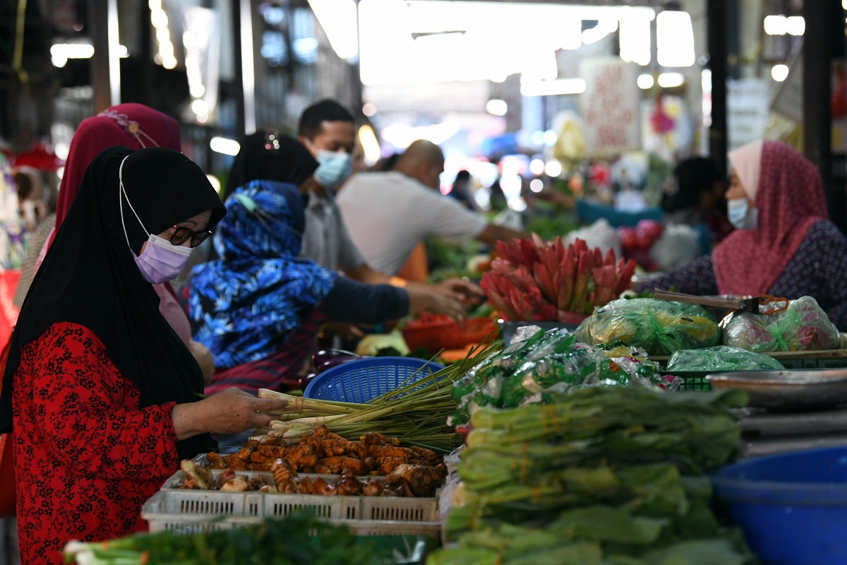 RHB forecasts 3.3 inflation for Malaysia in 2024 amid persistent price