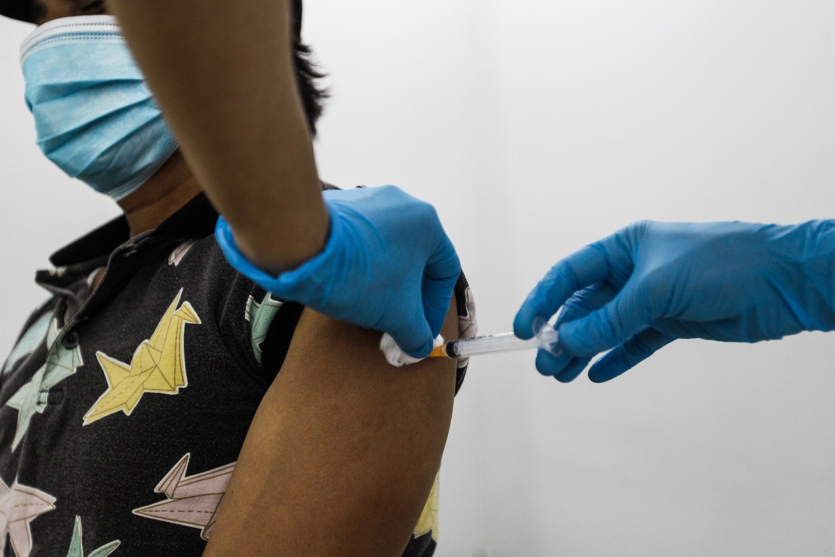 Of the 424,541 doses of Covid-19 vaccines given out yesterday, 260,286 went to first-dose recipients, while the remainder went to 164,255 second-dose recipients. (Photo by Zahid Izzani Mohd Said/The Edge)