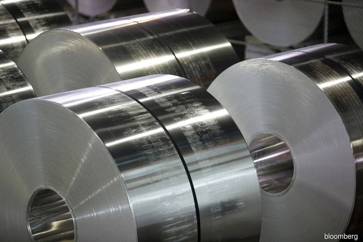 Commodities bounce back with new rally, pressuring central banks