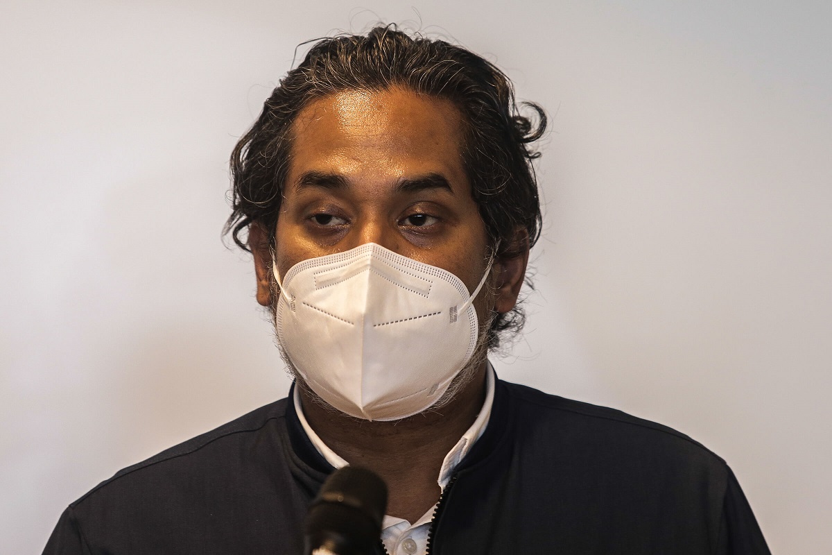 Khairy said the Omicron variant develops during chronic infection in individuals with weak immune systems (immunocompromised) and has many mutations, including 26 to 32 mutations in protein peaks. (File photo by Zahid Izzani Mohd Said/The Edge)