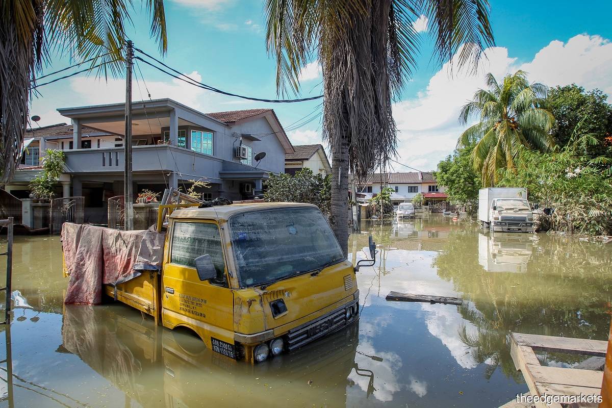 50 Taman Sri Muda flood victims sue Nadma, Putrajaya, eight others for