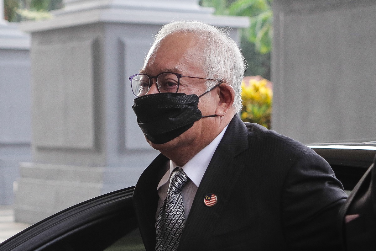 Najib as seen at the Kuala Lumpur Court Complex on Jan 26, 2022 (Photo by Zahid Izzani Mohd Said/The Edge)
