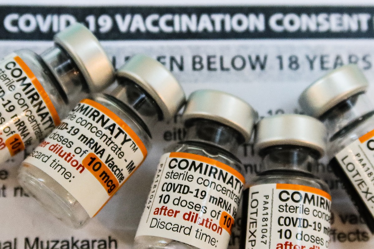 On Friday (May 20), a total of 20,998 doses of the vaccine were dispensed. (Photo by Zahid Izzani Mohd Said/The Edge)