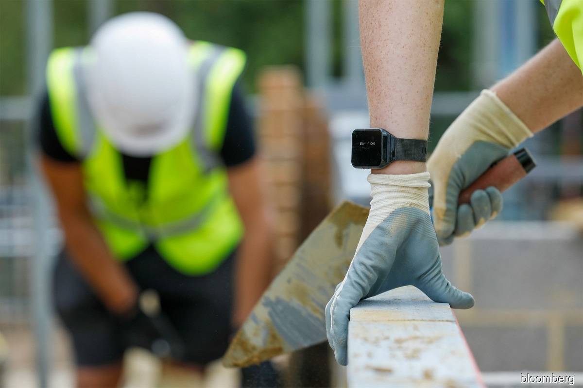 UK backs away from plan for 300,000 new homes after backlash