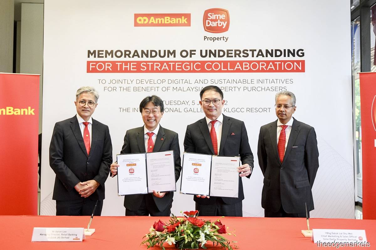 From left: AmBank group CEO Datuk Sulaiman Mohd Tahir, AmBank Group managing director of retail banking Aaron Loo Boon Seng, SimeProp chief marketing and sales officer Datuk Lai Shu Wei and SimeProp group managing director Datuk Azmir Merican (Photo by Shahrill Basri/The Edge)