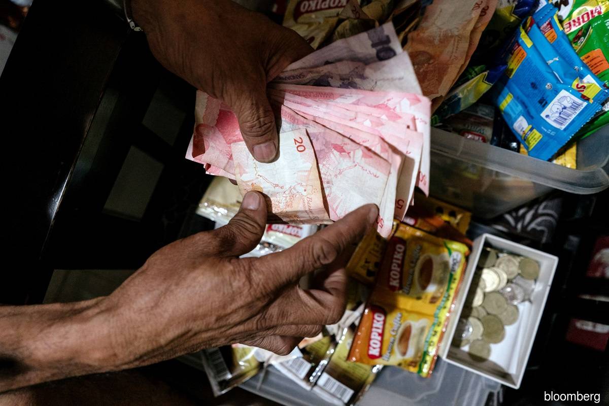 Funds are furiously selling risky emerging market currencies