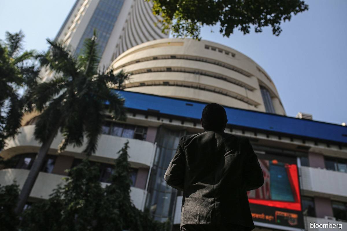 China's US$5 tril rout creates historic gap with Indian stocks