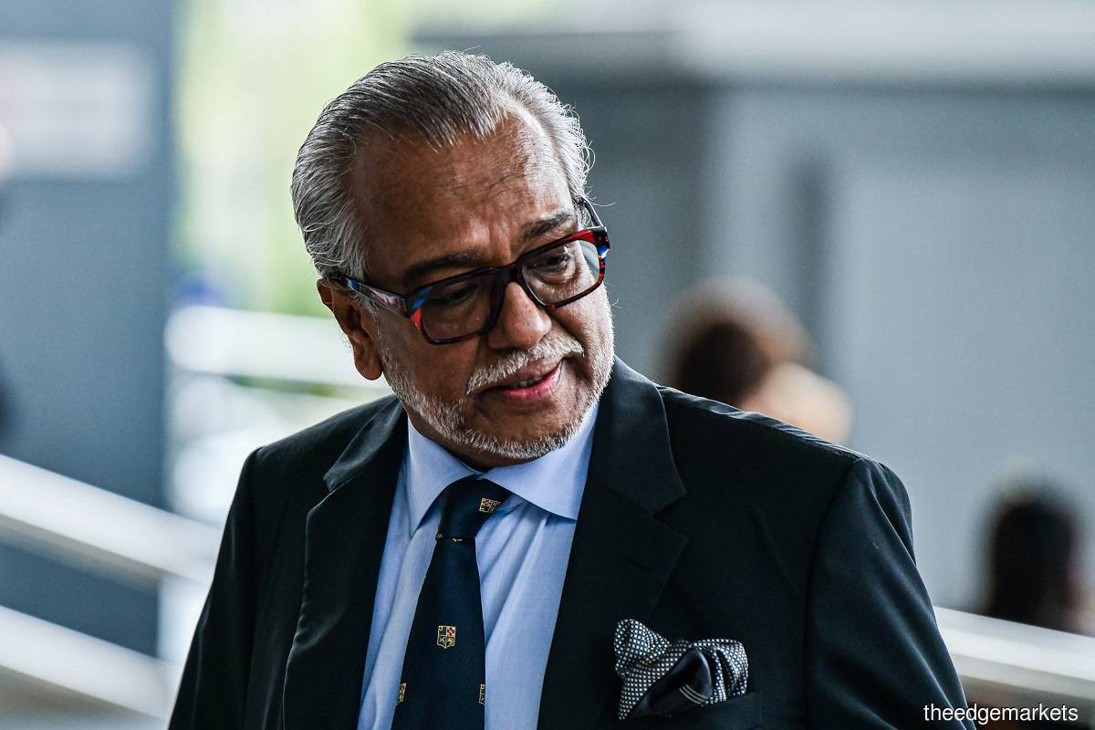 Najib's lawyer Shafee had been issued a medical certificate (MC) by a doctor for Thursday (Oct 6) to Sunday. (Photo by Zahid Izzani Mohd Said/The Edge)