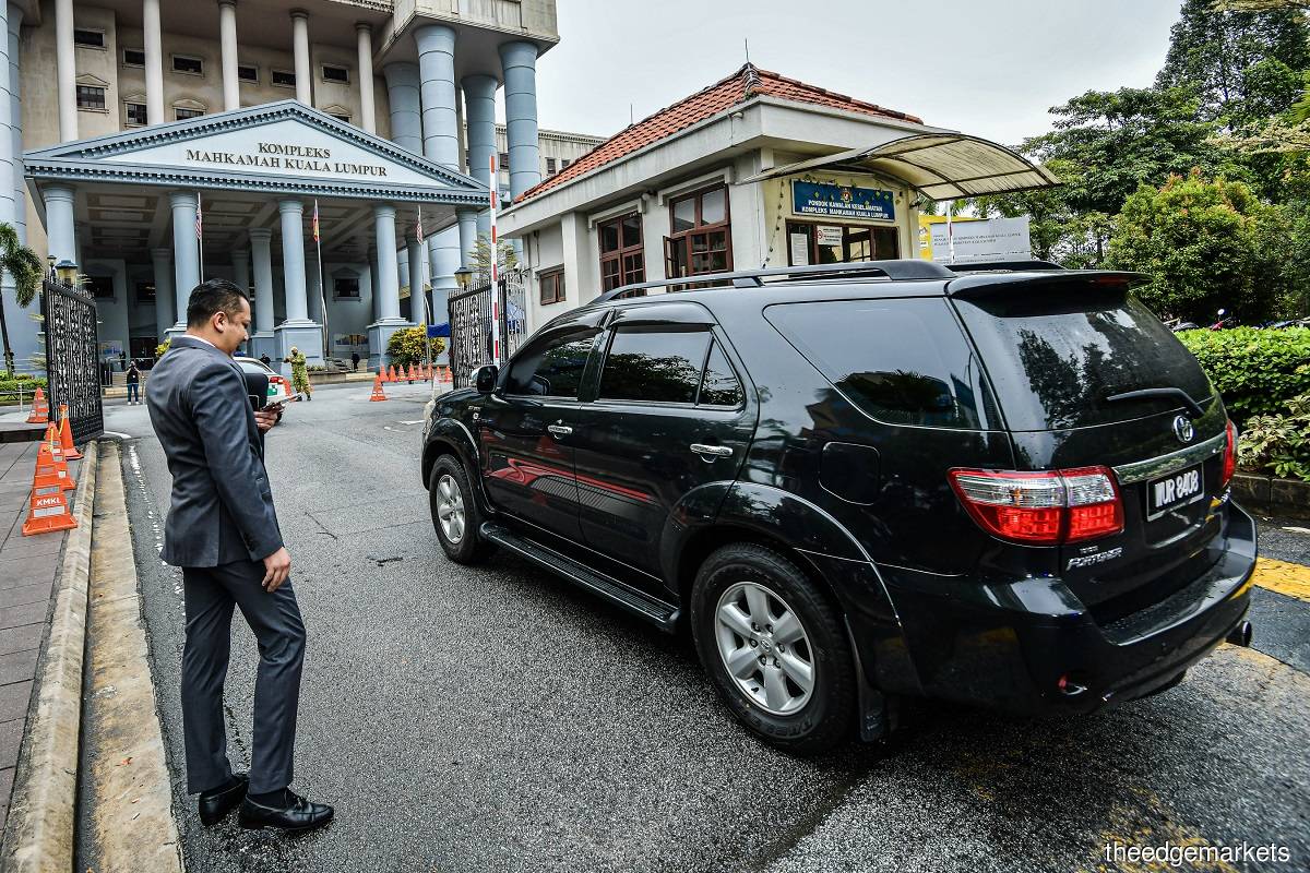 Former prime minister Datuk Seri Najib Razak being escorted to the Kuala Lumpur Courts Complex from Kajang Prison to attend his 1MDB-Tanore trial. (Photo by Zahid Izzani Mohd Said/The Edge)