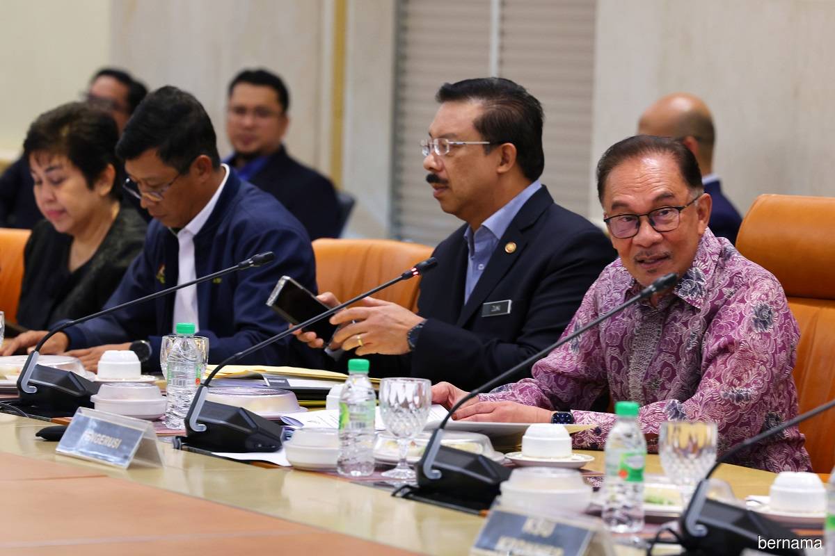 Prime Minister Datuk Seri Anwar Ibrahim (right) chairing the 2022 National Action Council on Cost of Living Special Meeting held at the Perdana Putra building in Putrajaya on Nov 27, 2022.