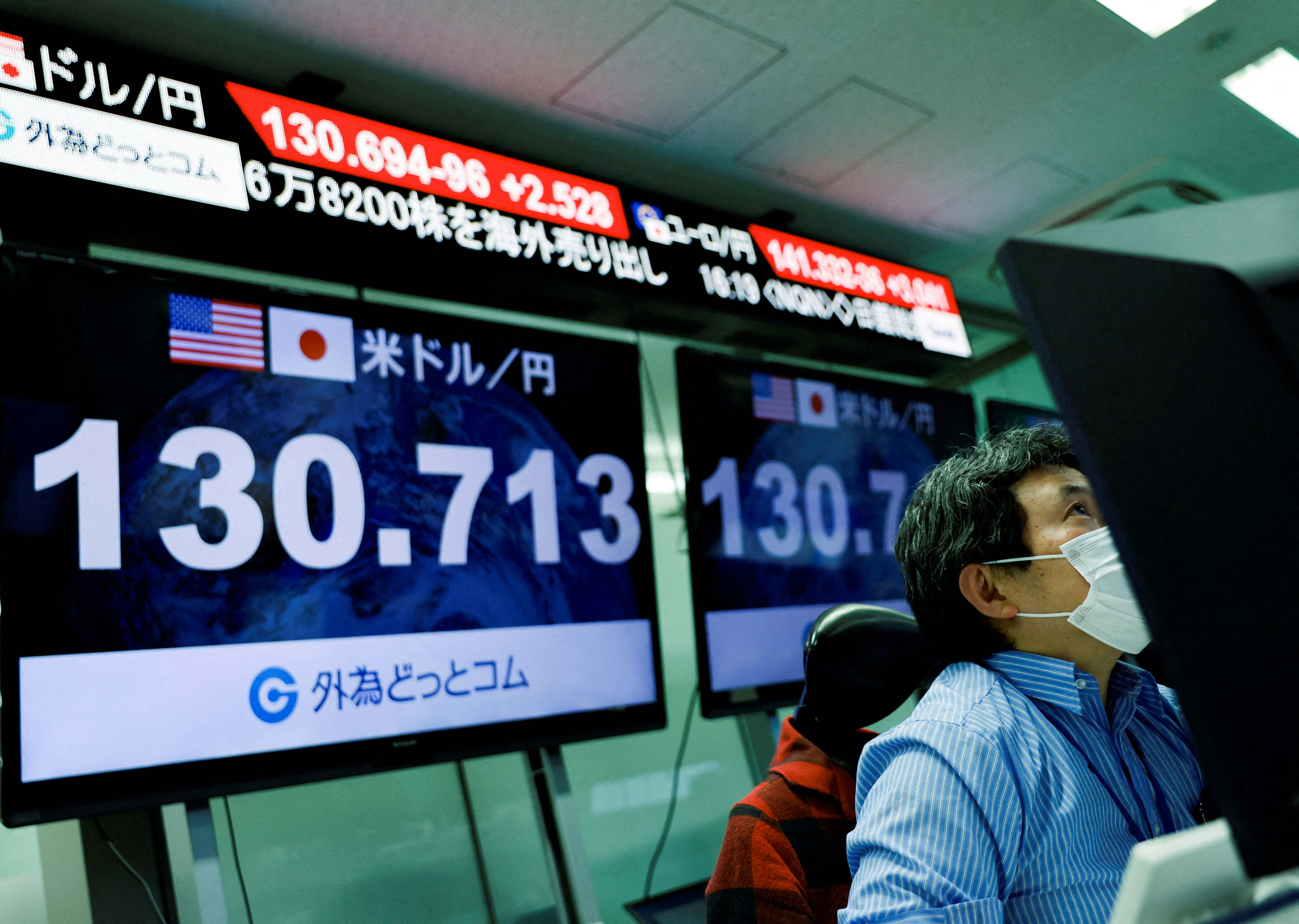 An employee of the foreign exchange trading company Gaitame.com watching the Japanese yen exchange rate against the US dollar, in Tokyo, Japan, on Jan 18, 2023. (Reuters)