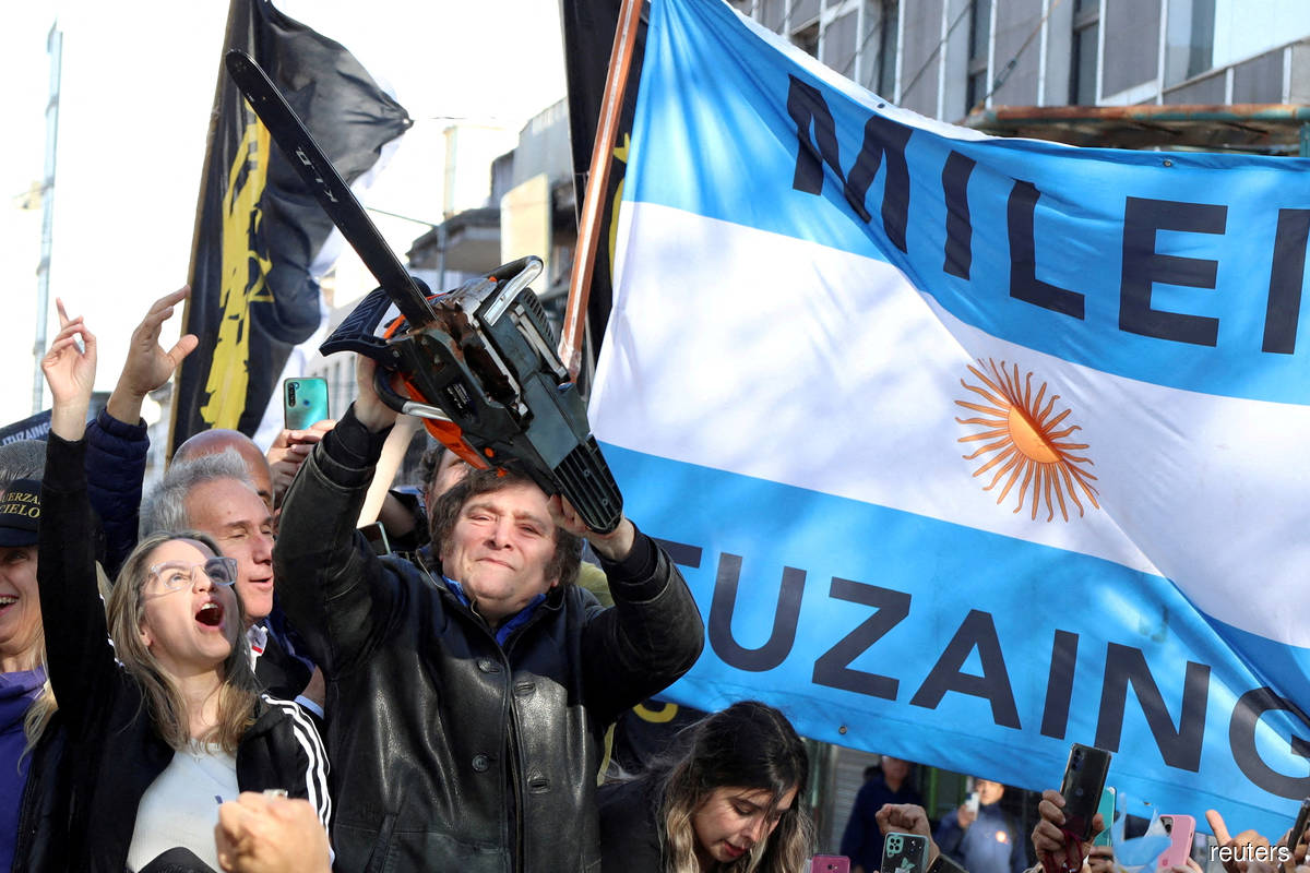 Argentina's Milei Says Caputo Has Expertise To Be Economy Chief - Bloomberg