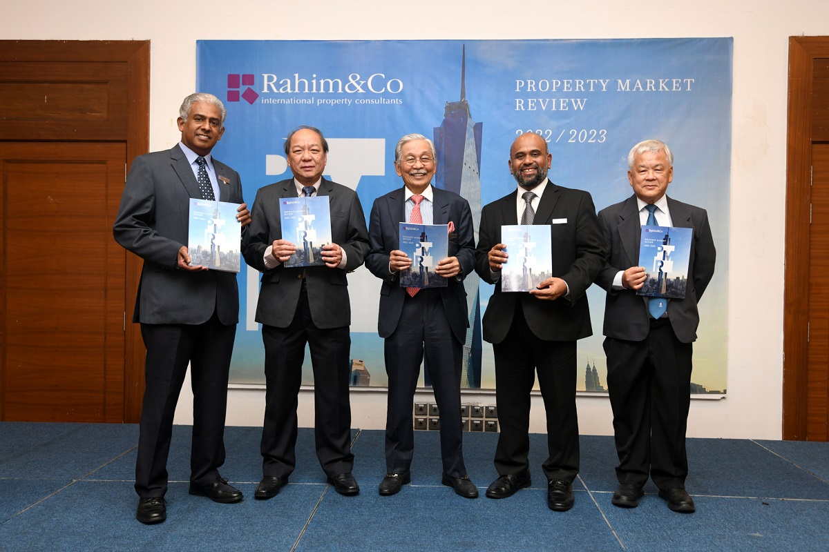 From left: Rahim & Co International Sdn Bhd CEO of estate agency Siva Shanker, director of Petaling Jaya office Choy Yue Kwong, executive chairman Tan Sri Abdul Rahim Abdul Rahman, director of research Sulaiman Saheh and director of valuation Chee Kok Thim at the launch of Rahim & Co’s Property Market Review 2022/2023 report on Thursday (Feb 9) <em>(Photo by Mohd Izwan Mohd Nazam/The Edge)</em>