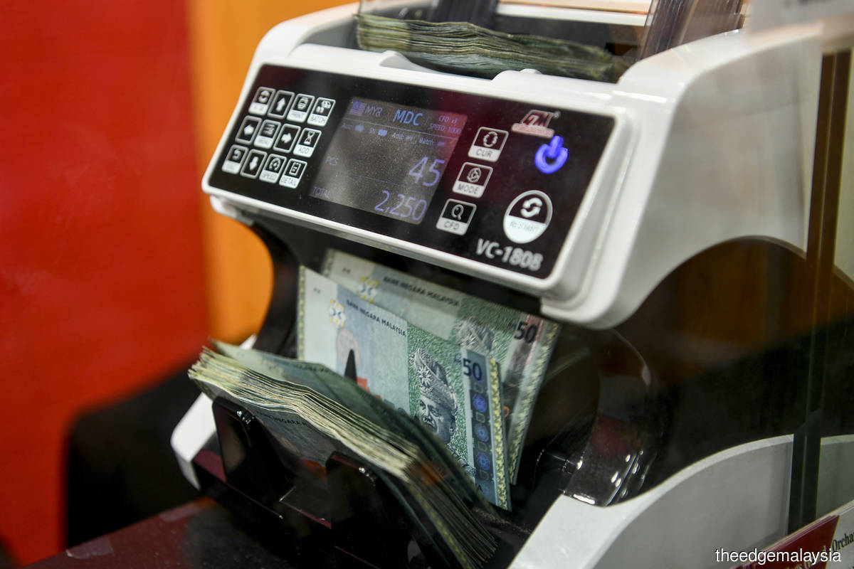 美国经济数据强劲令吉兑美元低开