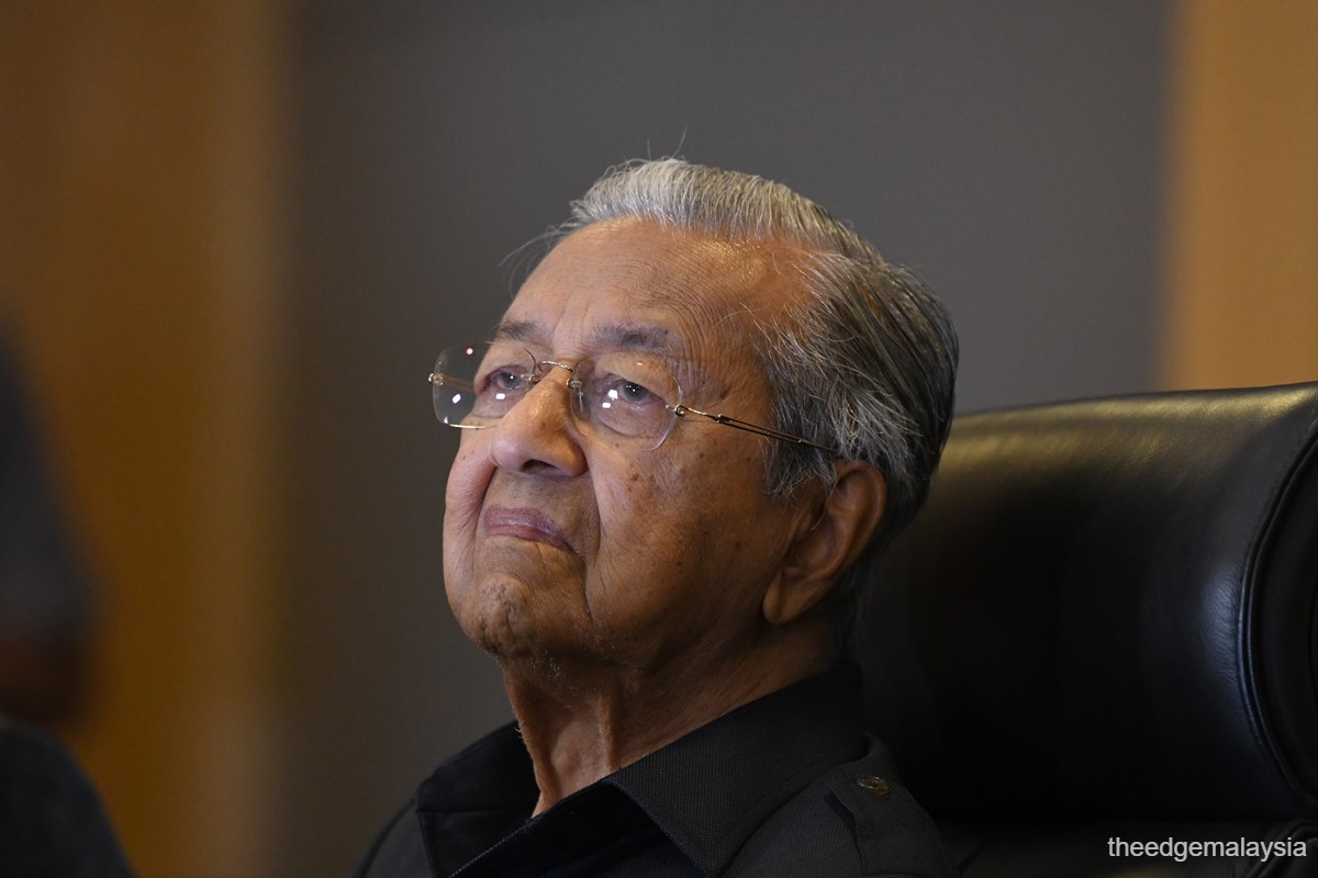 Dr M says Zahid’s attempt to commit him for contempt of court is malicious