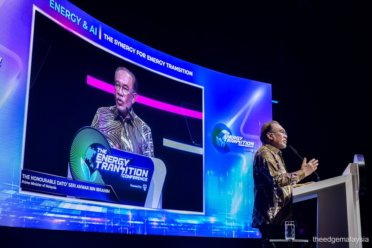 Anwar Shrugs Off Worries Over Johor Elections | I3investor