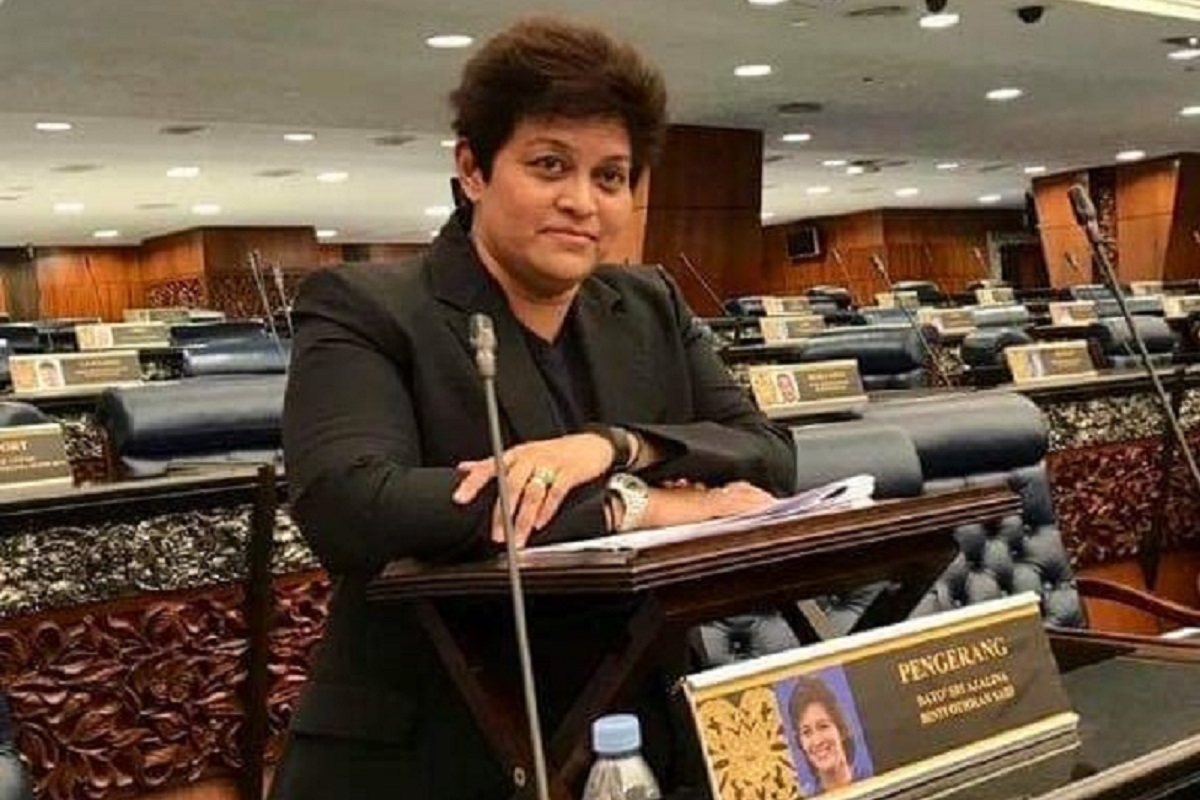 In a post on her Facebook page on Saturday, Azalina expressed her gratitude to Prime Minister Datuk Seri Ismail Sabri Yaakob for the trust given to her. (Photo taken from Facebook)