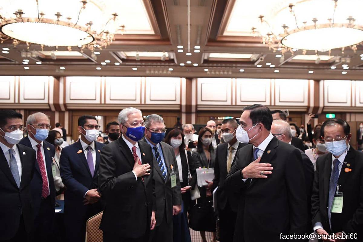 This is the first time Kishida (front right) played host to the prime minister of Malaysia since taking the post as Japan's premier in October last year. It is also Ismail Sabri’s (front left) first official working visit to Japan since holding the post of the prime minister in August 2021.
