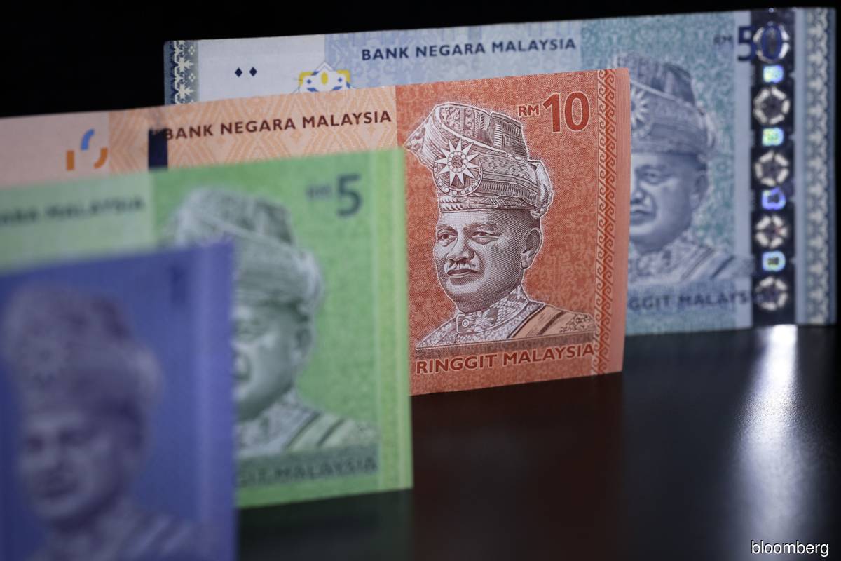 Ringgit down for fourth day, tracking US dollar pressure on global currencies