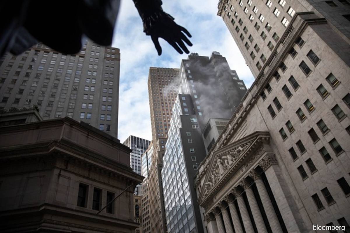Nasdaq plunges more than 2% as investors dump growth stocks