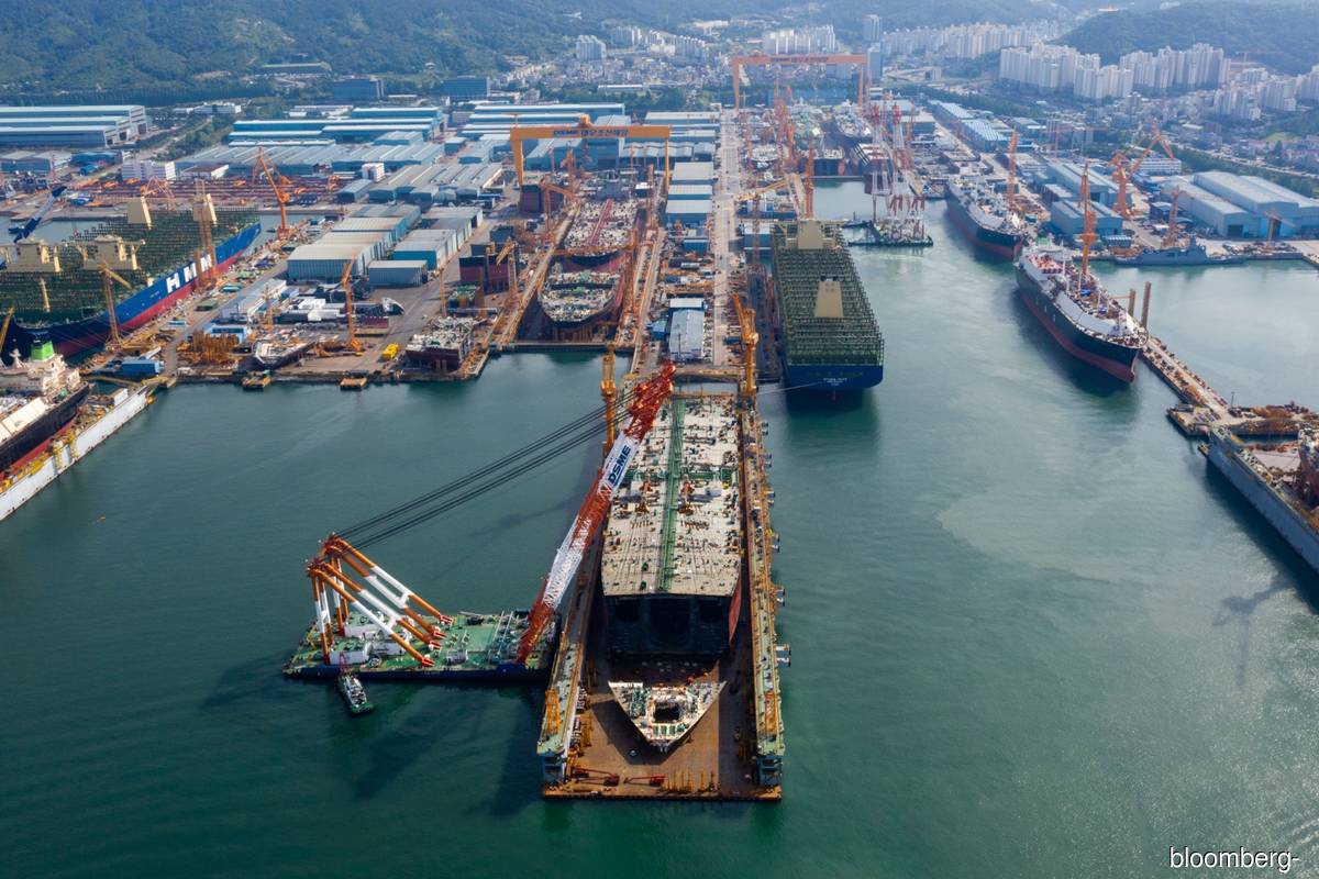 Ship orders slump 50% with owners unsure which green fuel to use