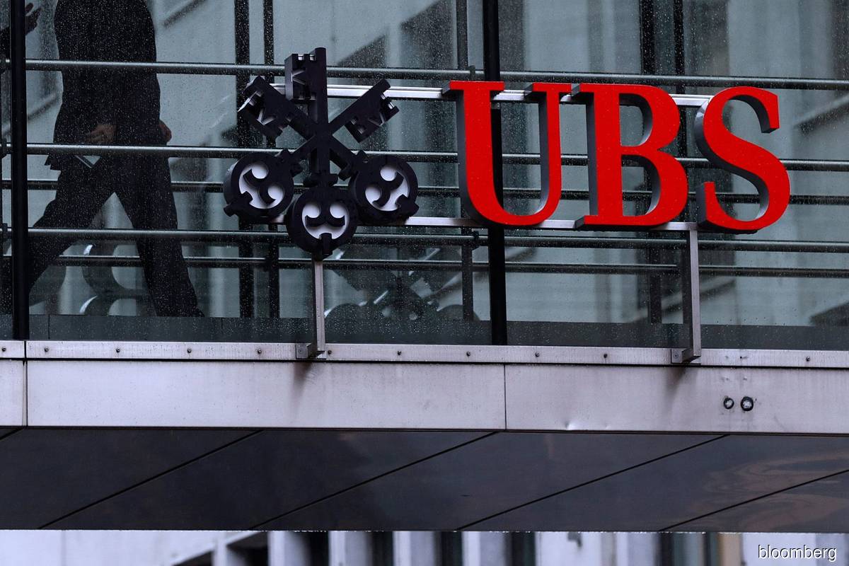 Deutsche Bank and UBS shares hit as banking fears keep tight grip