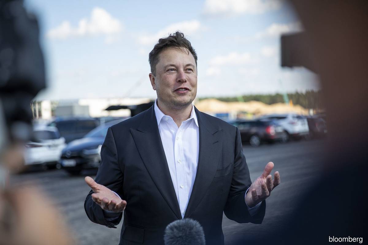 Elon Musk loses US$27 bil as historic wealth gains unravel