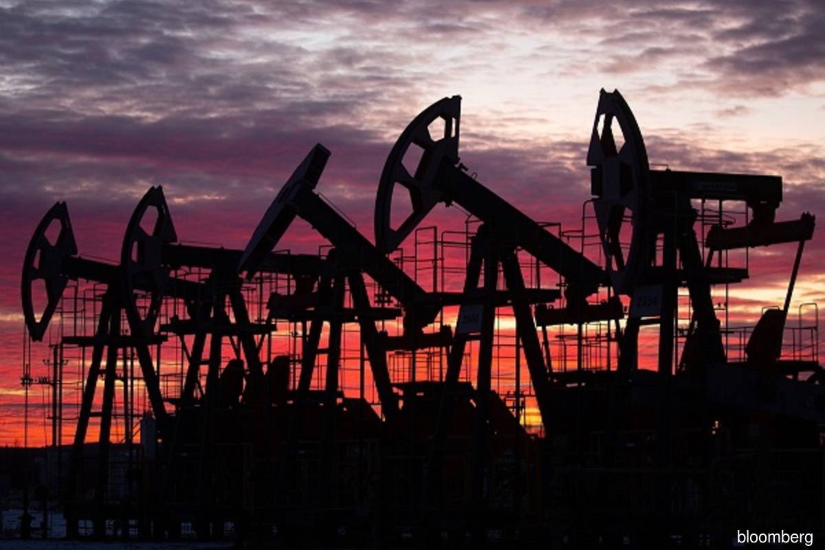 Oil steady on US stock build, Chinese demand