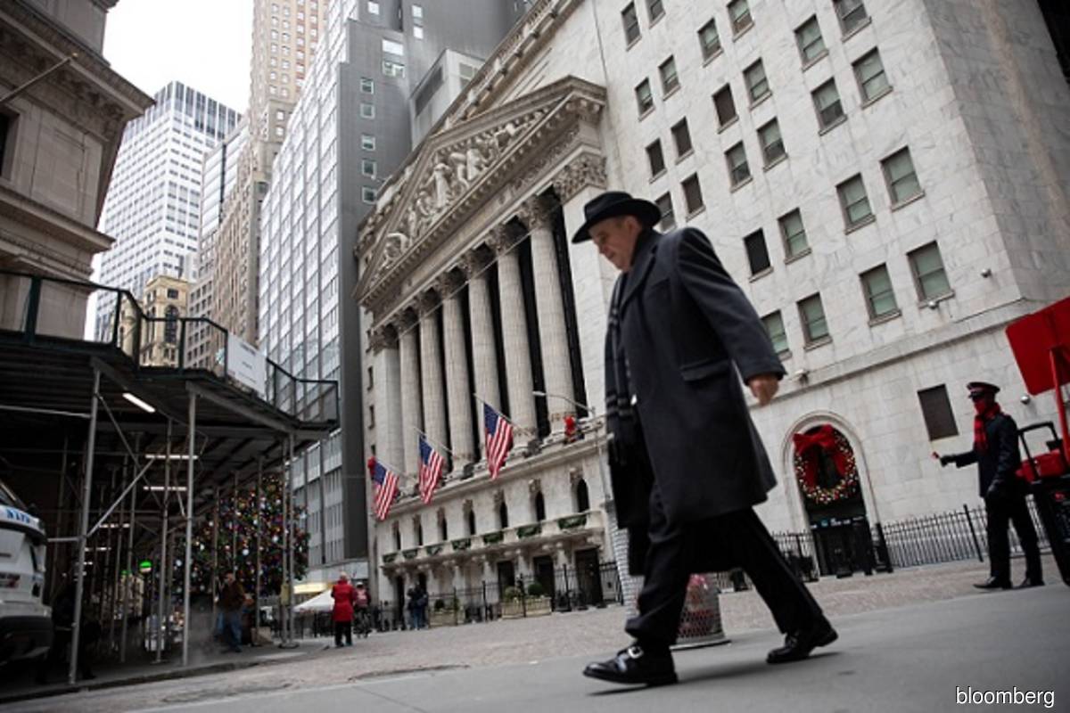 Nasdaq, S&P 500 fall as Amazon earnings disappoint