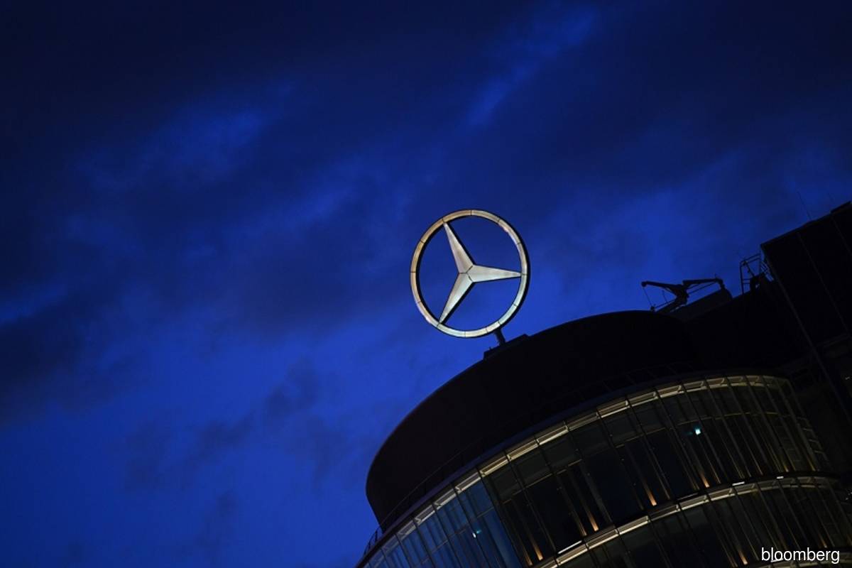 Kuwait wealth fund sells €1.4b of Mercedes shares