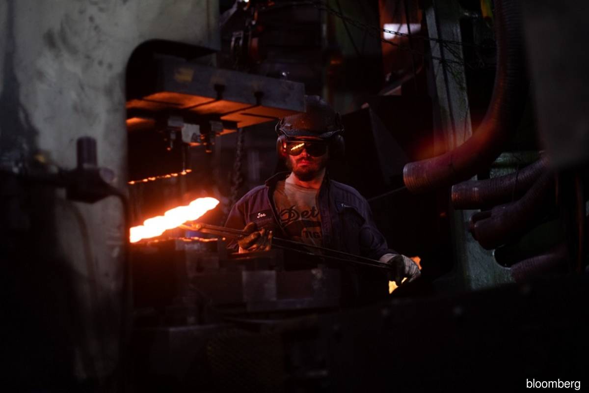 Manufacturing growth in US eases as supply chain issues linger
