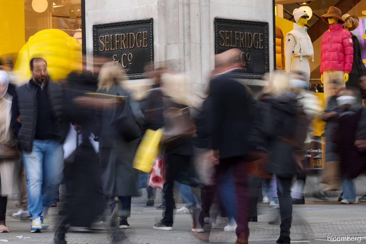 UK consumers step up unsecured borrowing to 15-month high of 706 mil pounds