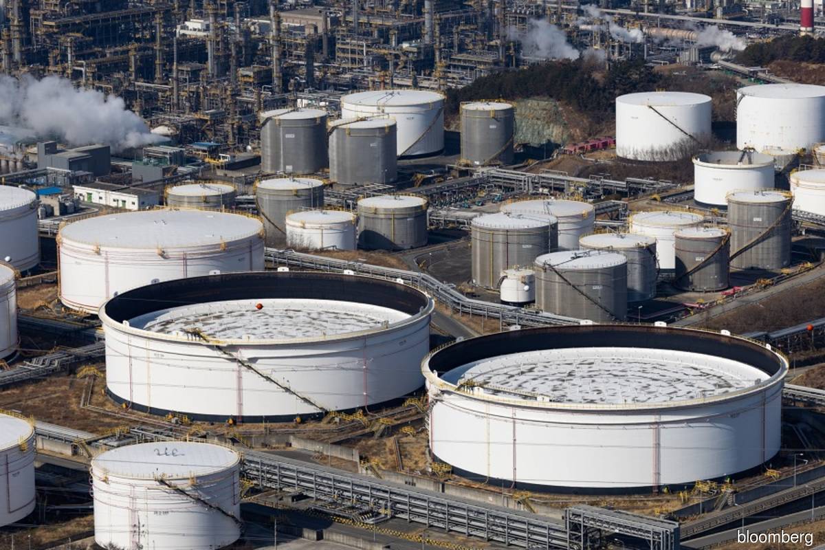 Oil rallies as US crude exports reach record, stockpiles fall