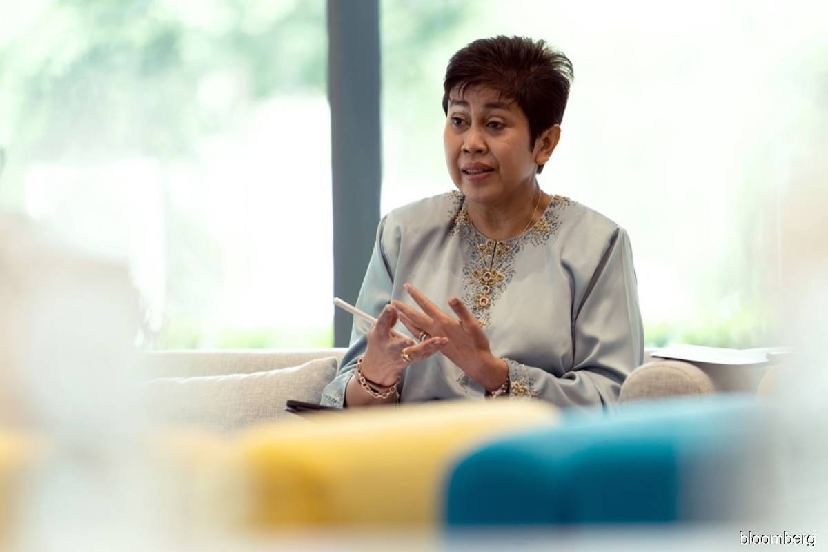 Tan Sri Nor Shamsiah Mohd Yunus: It would be "remiss on my part" not to speak about the ringgit, which has depreciated more than 10% against a strengthening US dollar on agressive US interest hikes or monetary policy tightening to fight inflation. (Bloomberg filepix)