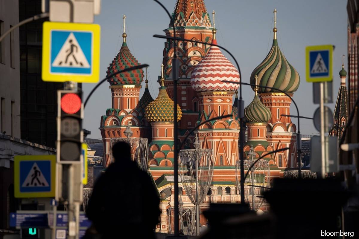 Russia's foreign bond investors left caught in sanctions web