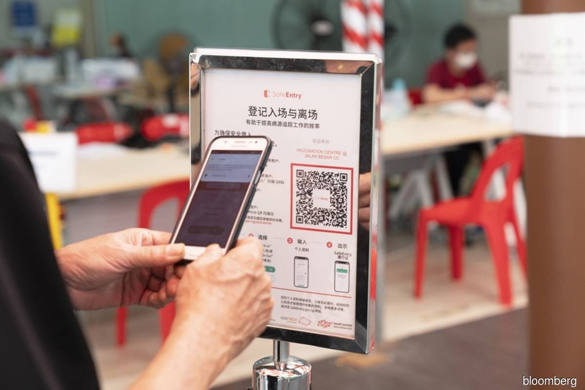 Singapore phases out the use of a controversial Covid contact tracing app