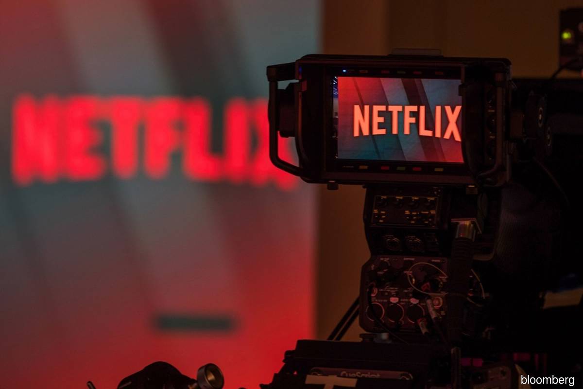 The number of Netflix bulls is dwindling