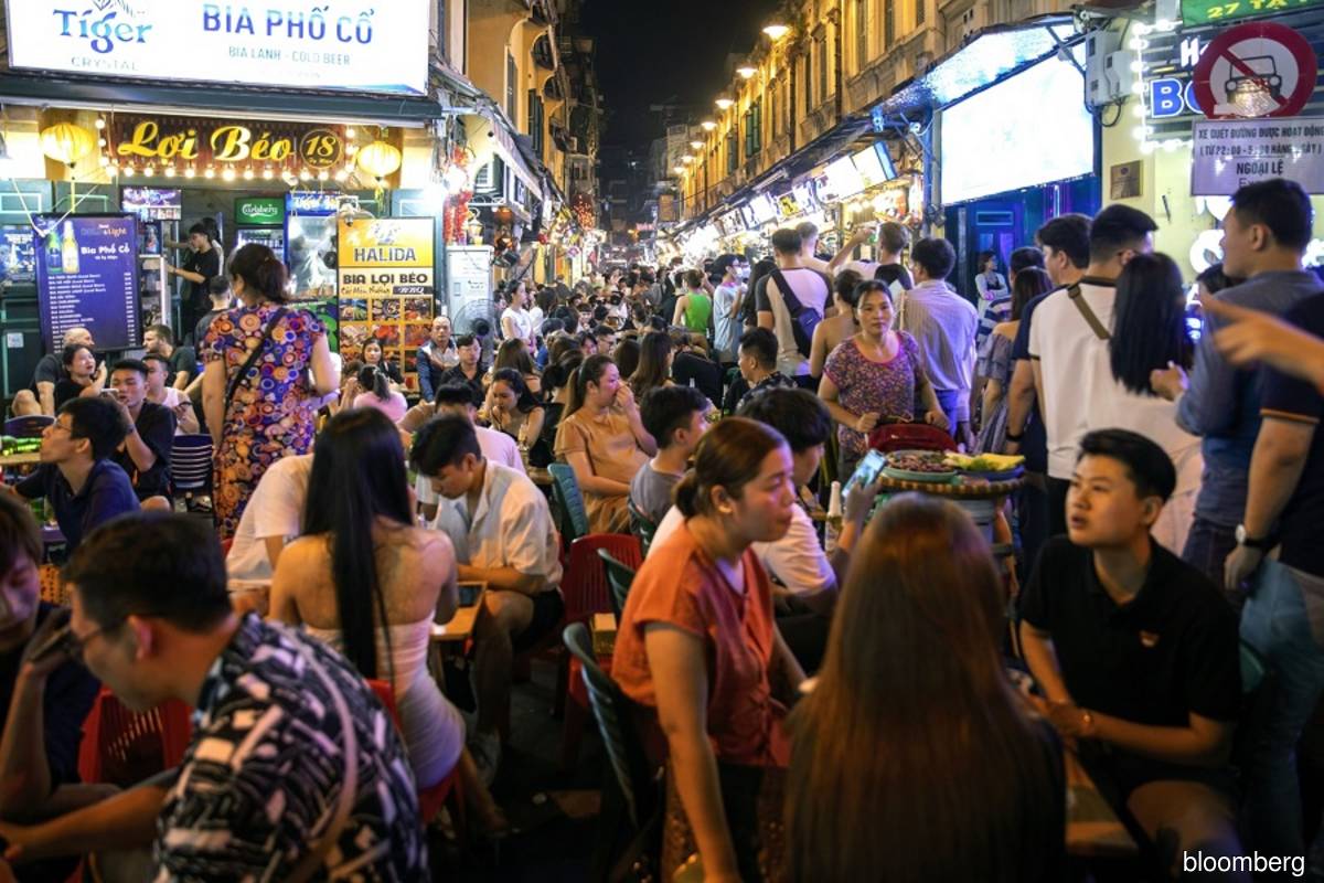 Vietnam sees 2022 growth beating goal as recovery powers on