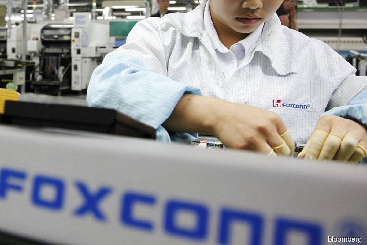 China seals off iPhone maker, CNOOC in Shenzhen to battle Covid