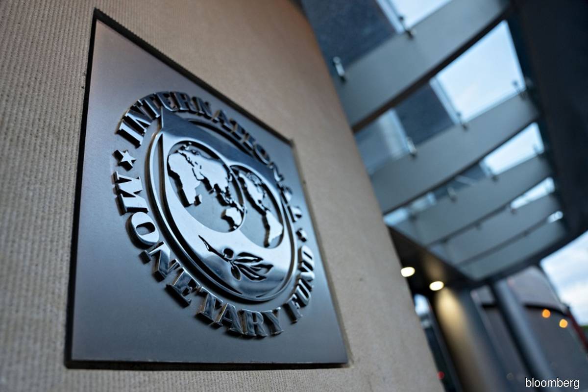 France should make more effort to cut deficit, IMF says