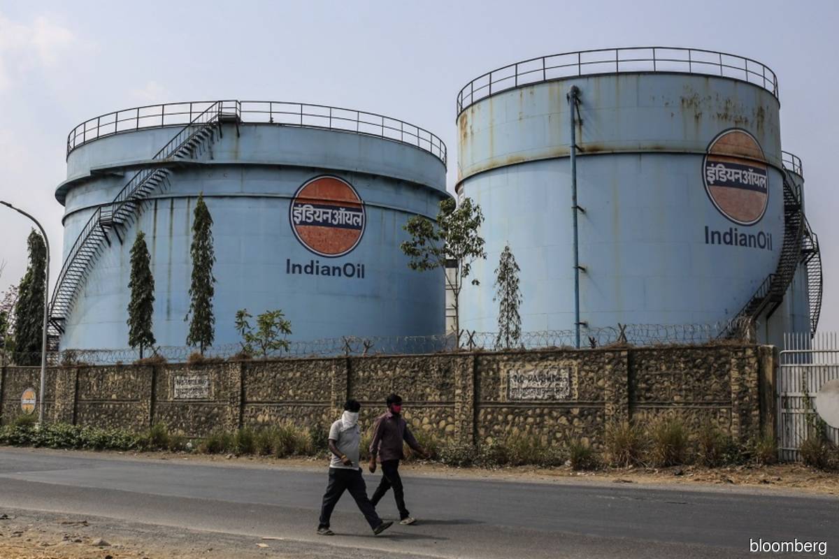 India may offer US$2.5 bil lifeline to cost-hit oil firms
