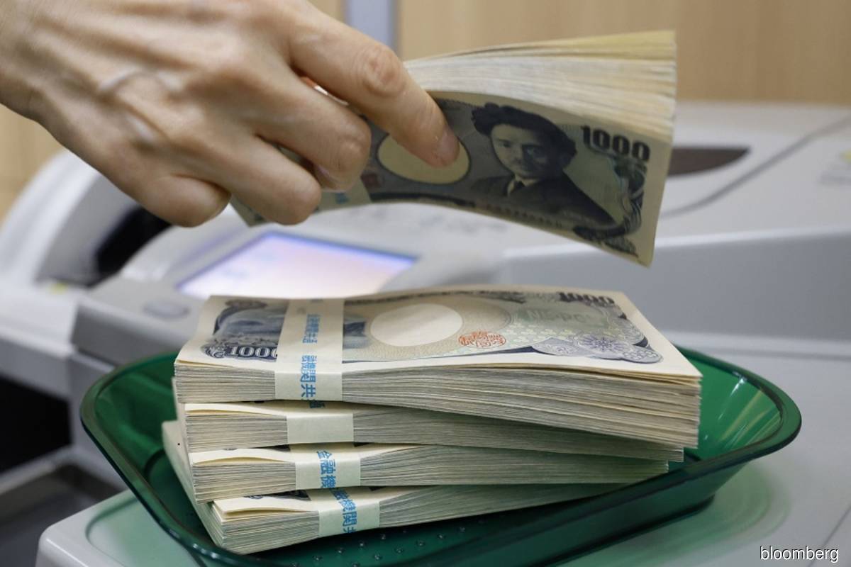 Japan spent record US$42 bil in October to prop up yen