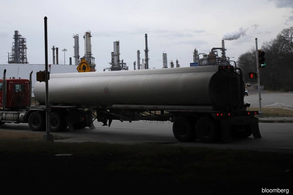 Mysterious, dirt-cheap oil is being marketed to Houston traders