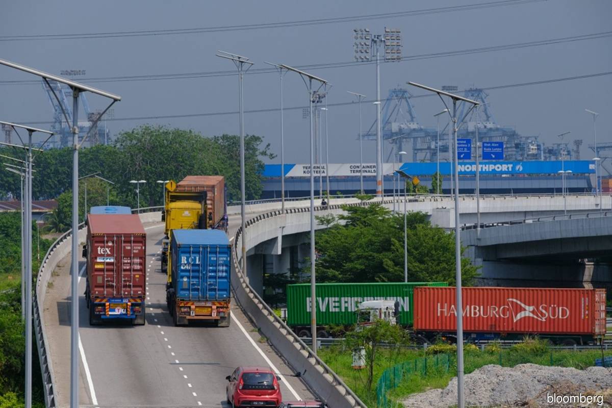 Malaysia’s exports jump 25% in 2022 to RM1.6 tril in record-breaking trade performance, says Miti