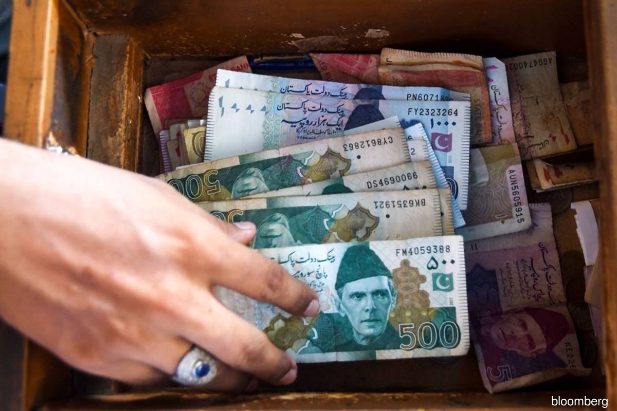 Pakistan rupee slumps to record as IMF bailout urgency grows